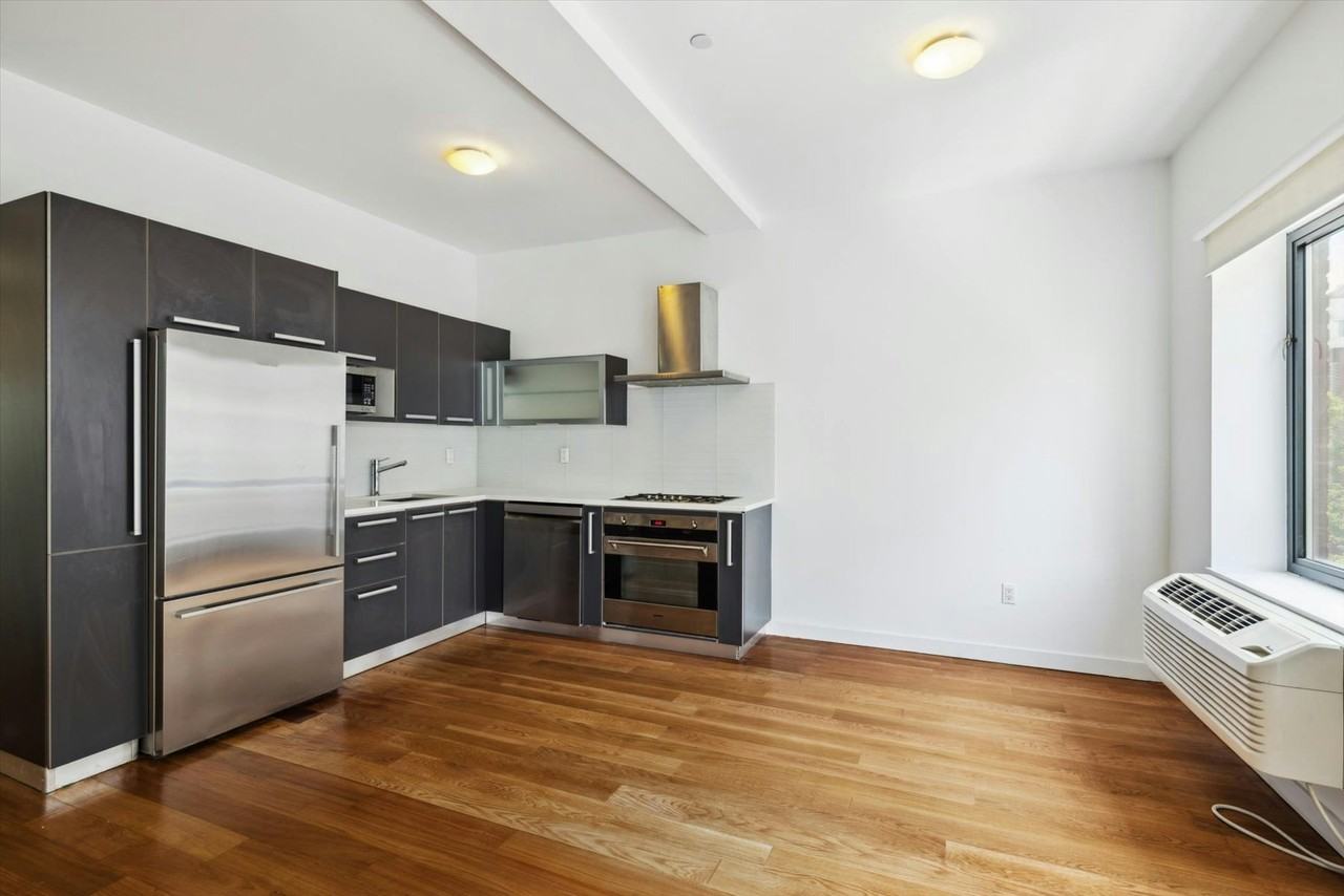 125 S 1st St #3 - Photo 3 of 11