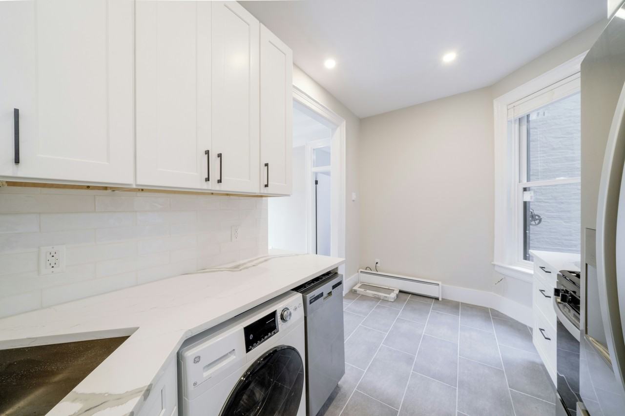 199 Prince St #9 - Photo 3 of 10