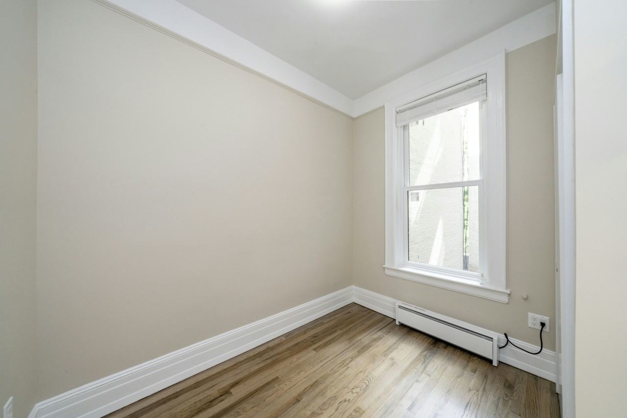 199 Prince St #9 - Photo 7 of 10