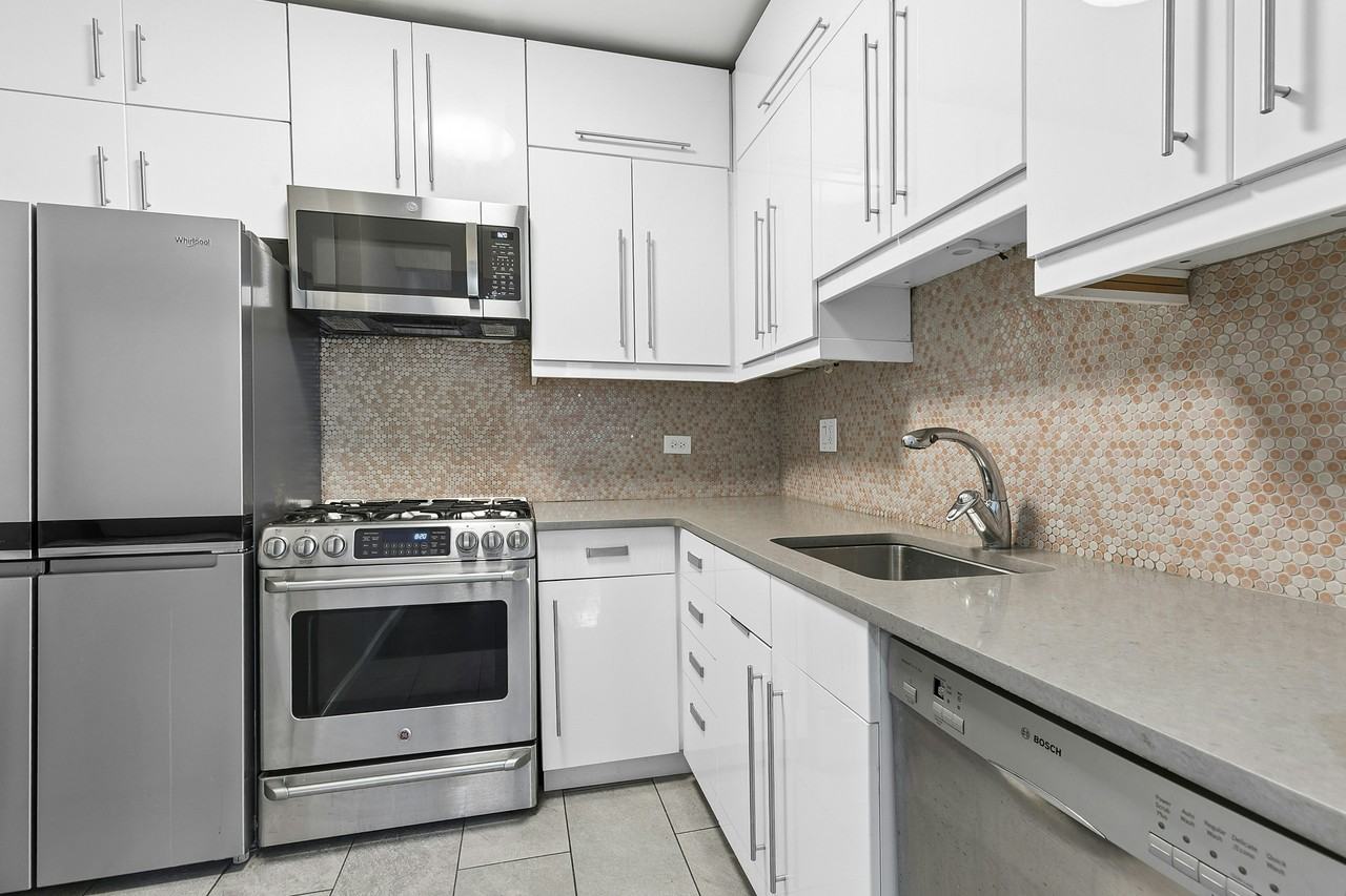 48 W 105th St #2B - Photo 4 of 9