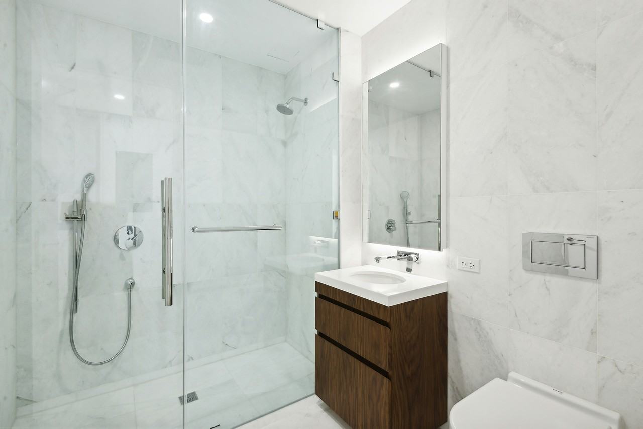 244 E 52nd St #3A - Photo 4 of 8