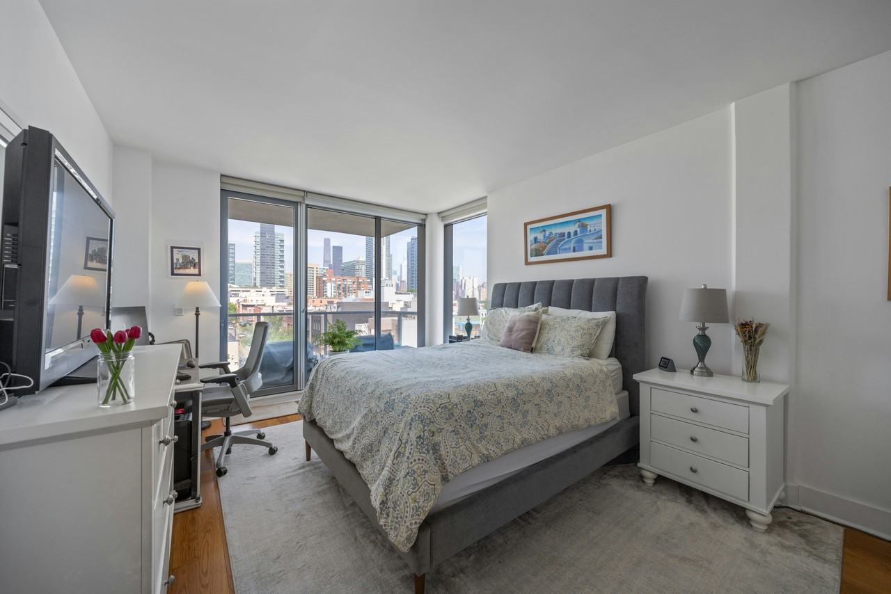 48TH AVENUE/47TH ROAD #5B - Photo 5 of 14