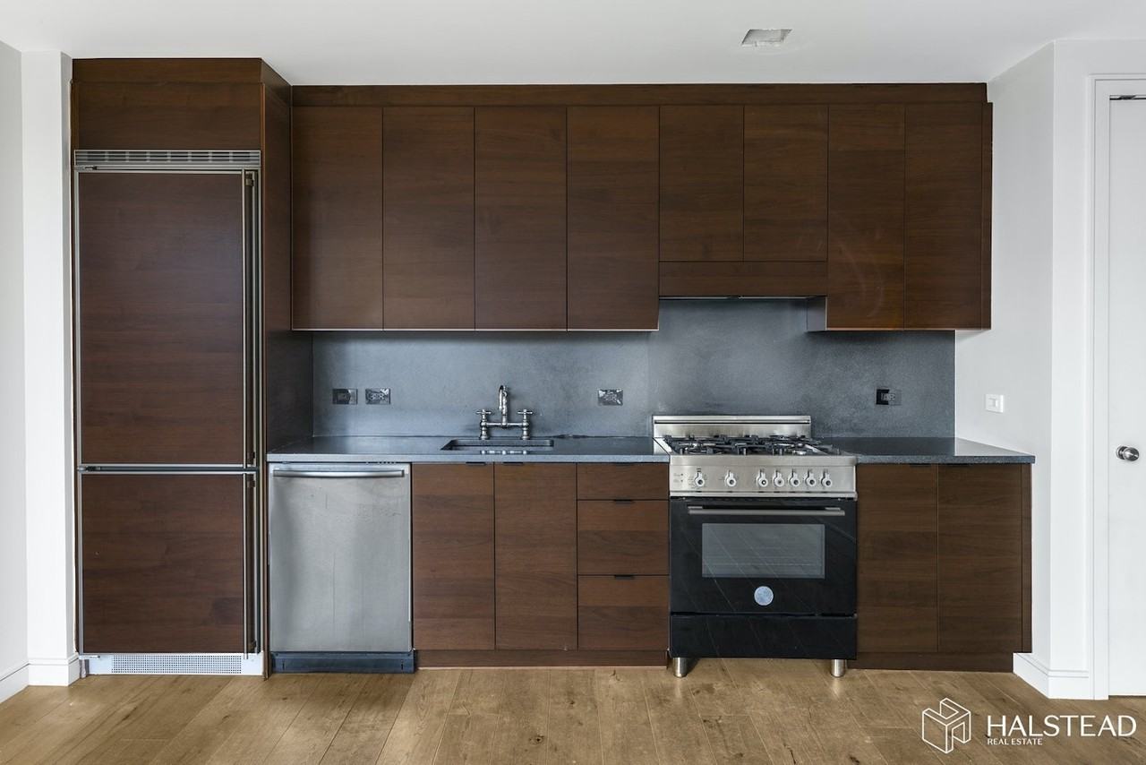 540 W 28th St #9H - Photo 2 of 4