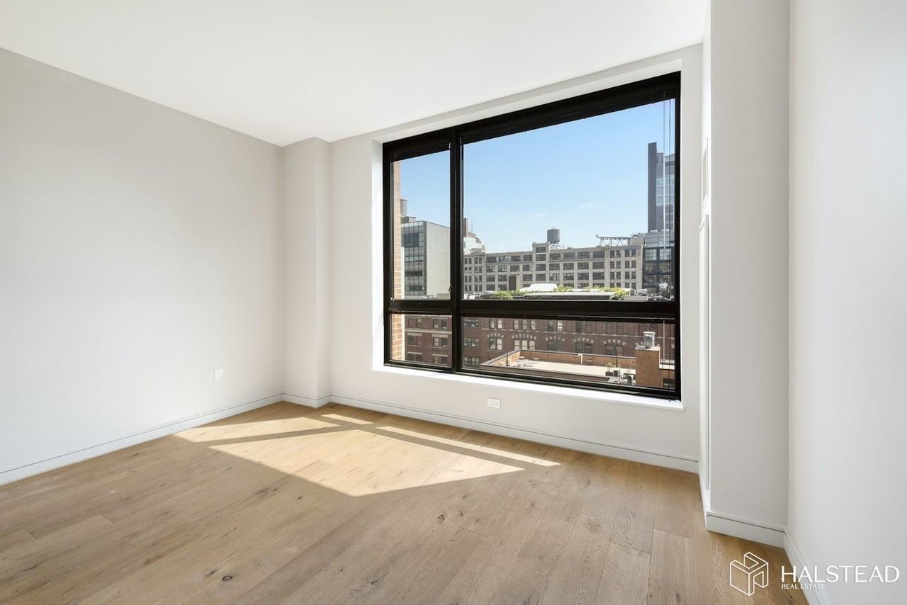 540 W 28th St #9H - Photo 3 of 4