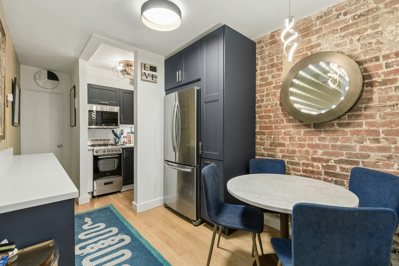 453 W 43rd St #A - Photo 2 of 8