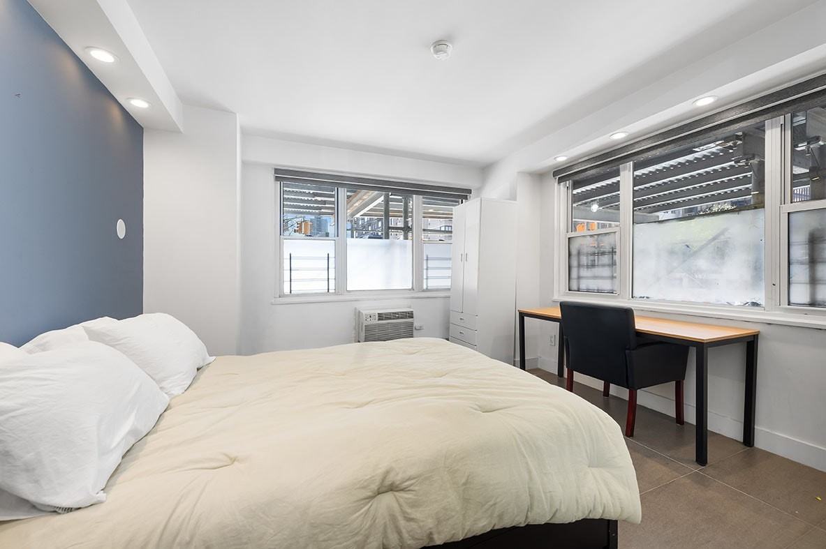 1175 York Ave #1B - Photo 2 of 7