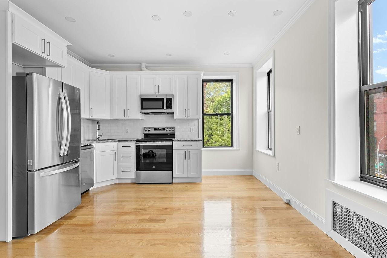 206 7th Ave #4 - Photo 4 of 11