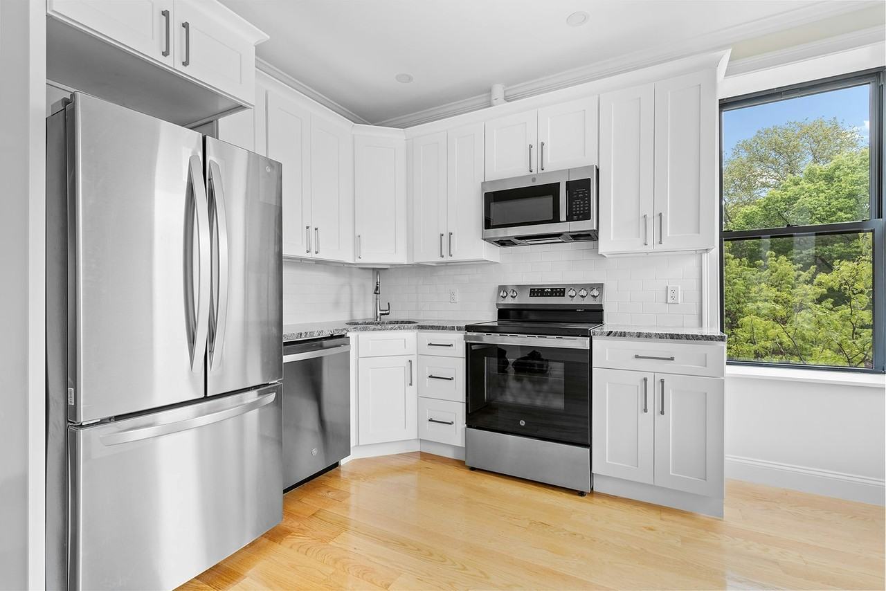 206 7th Ave #4 - Photo 5 of 11