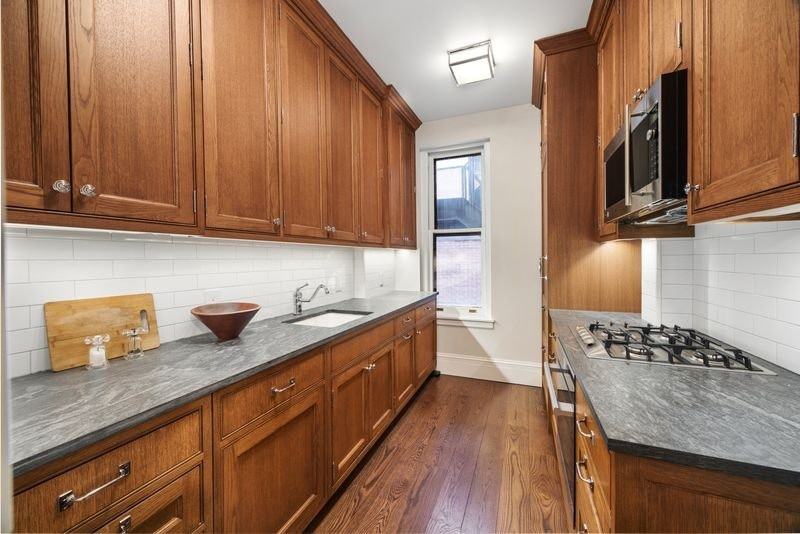 165 E 60th St #2D - Photo 4 of 7