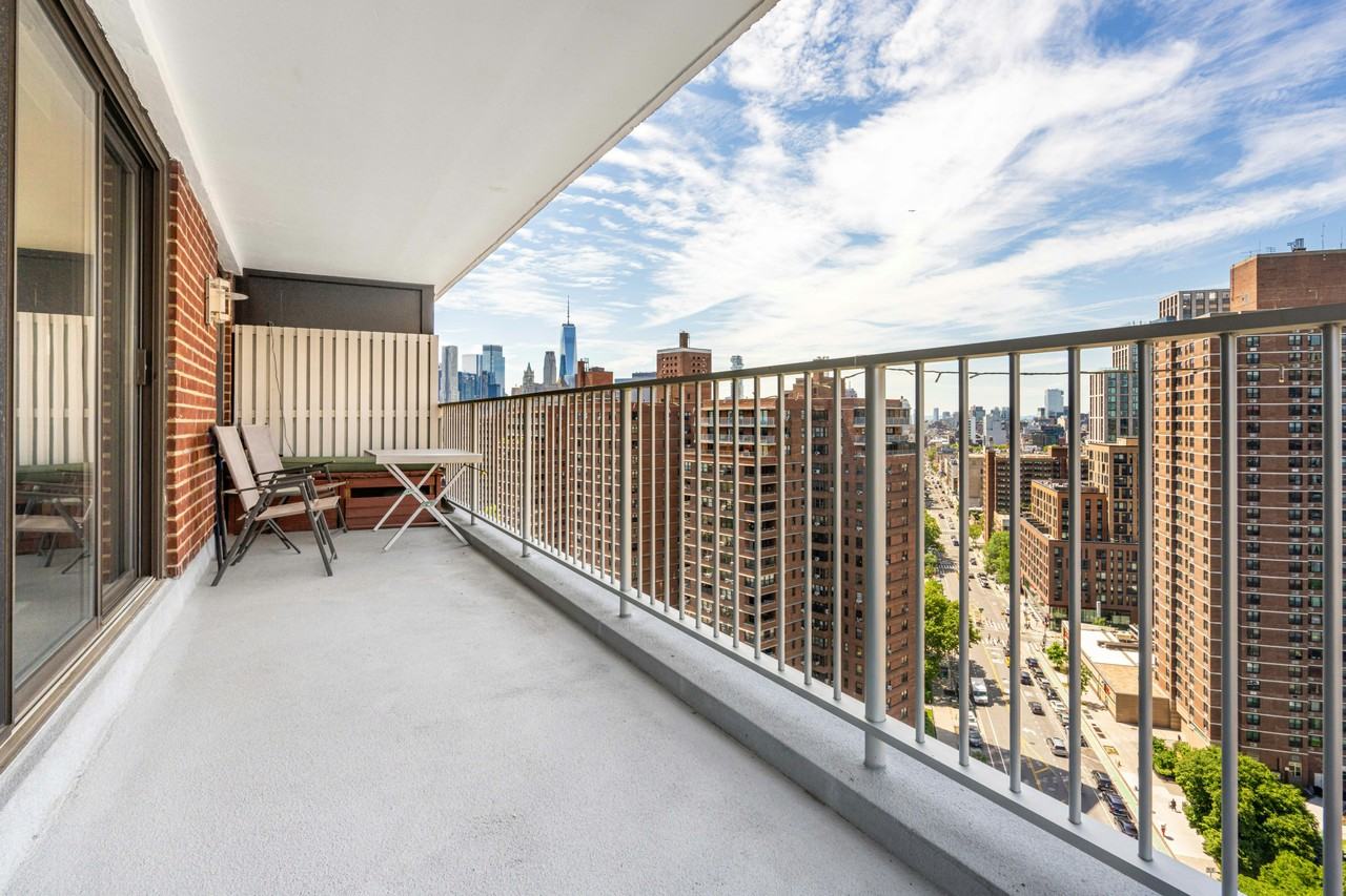 268 E Broadway - Photo 3 of 9