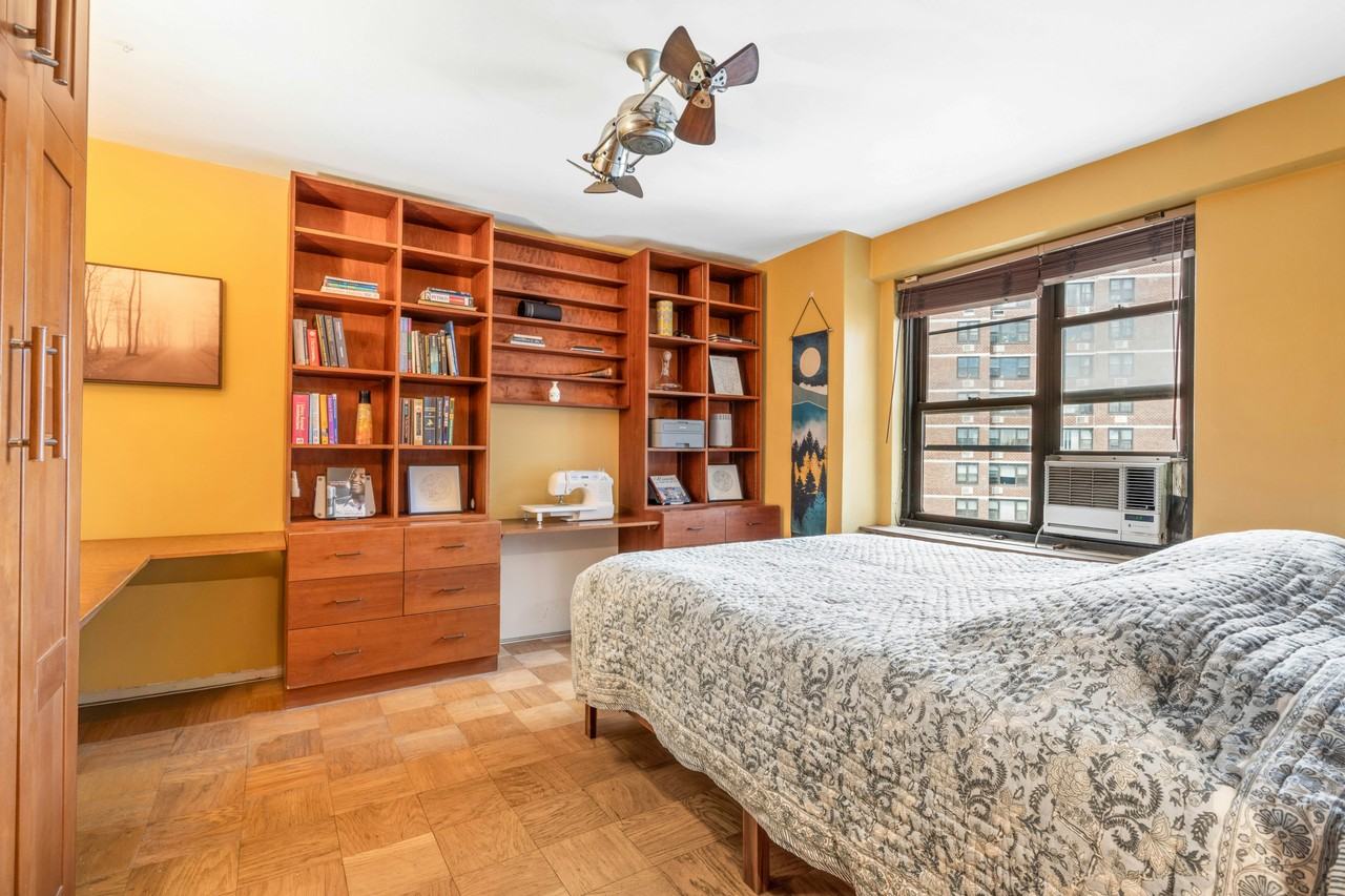 268 E Broadway - Photo 4 of 9
