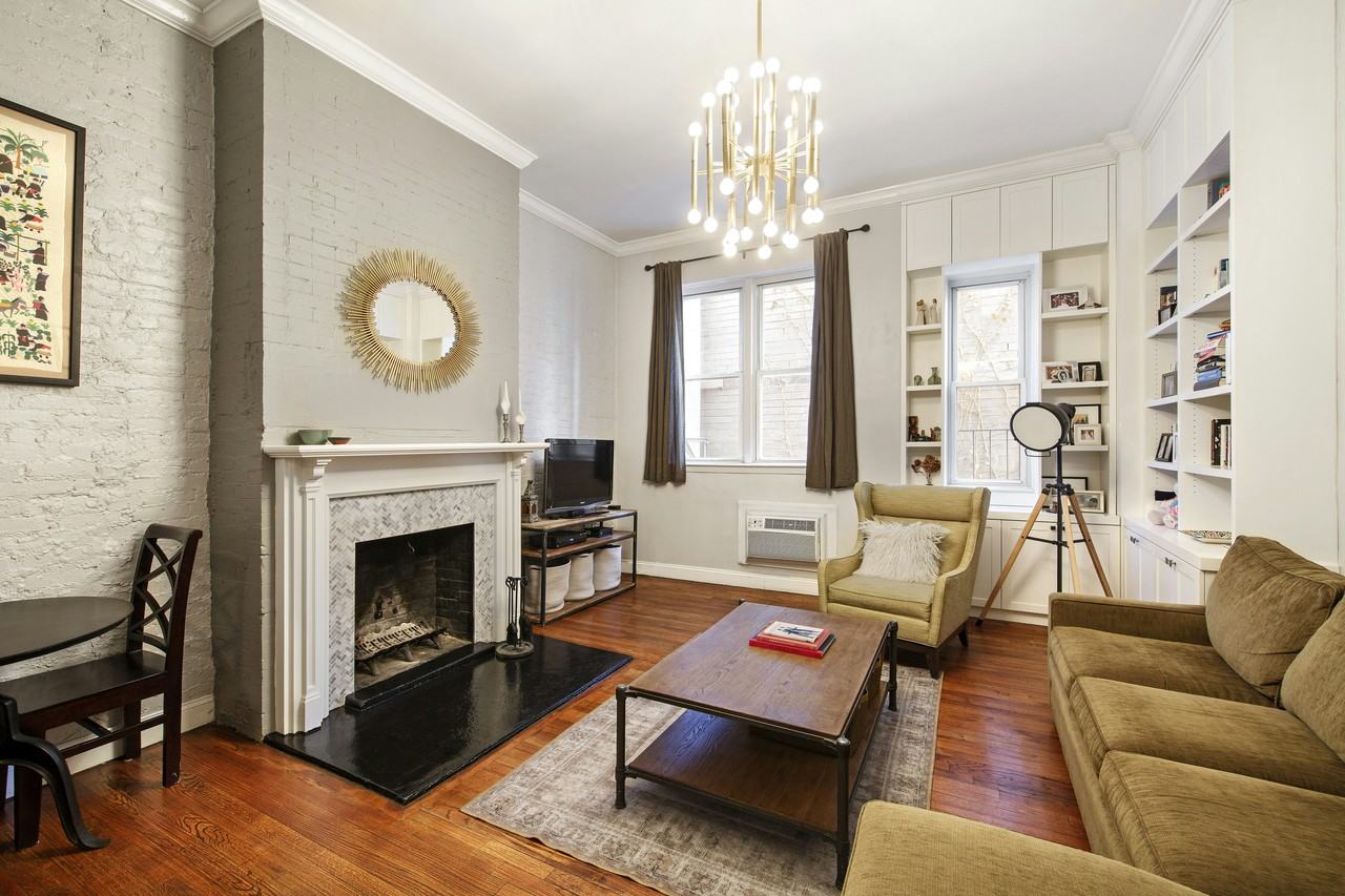 103 E 10th St #3C - Photo 2 of 6