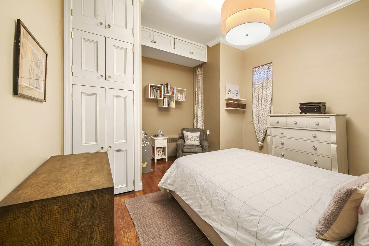 103 E 10th St #3C - Photo 4 of 6