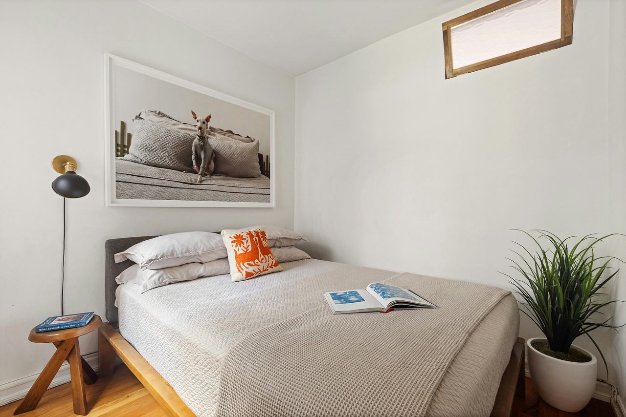 210 E 17th St #1B - Photo 7 of 10