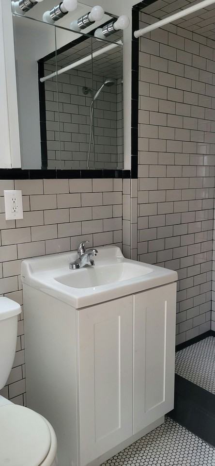 630 E 9th St #20 - Photo 3 of 15