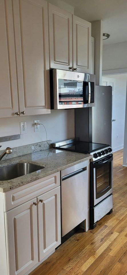630 E 9th St #20 - Photo 5 of 15
