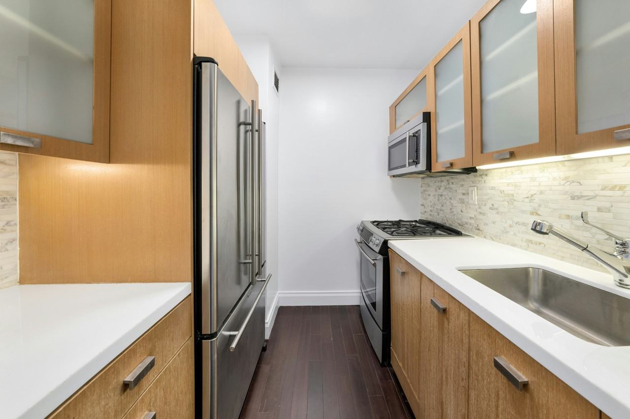 212 E 47th St #30D - Photo 6 of 11