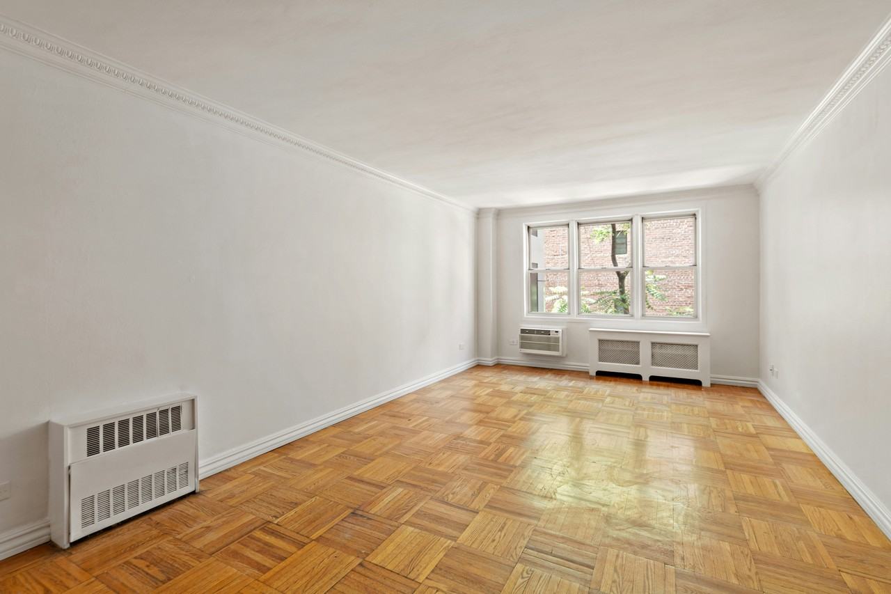 160 E 27th St #4F - Photo 4 of 8