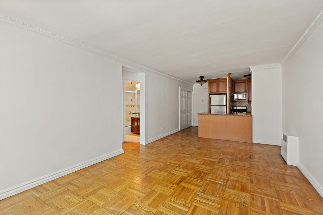 160 E 27th St #4F - Photo 5 of 8