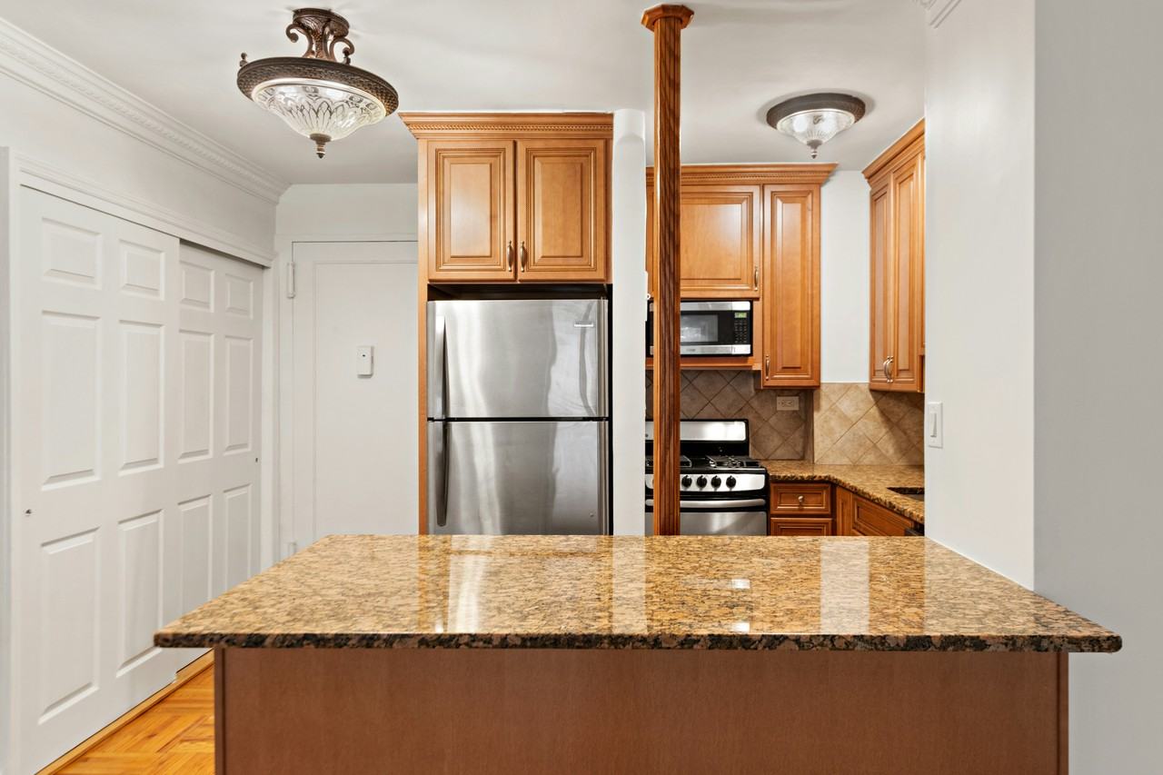 160 E 27th St #4F - Photo 6 of 8