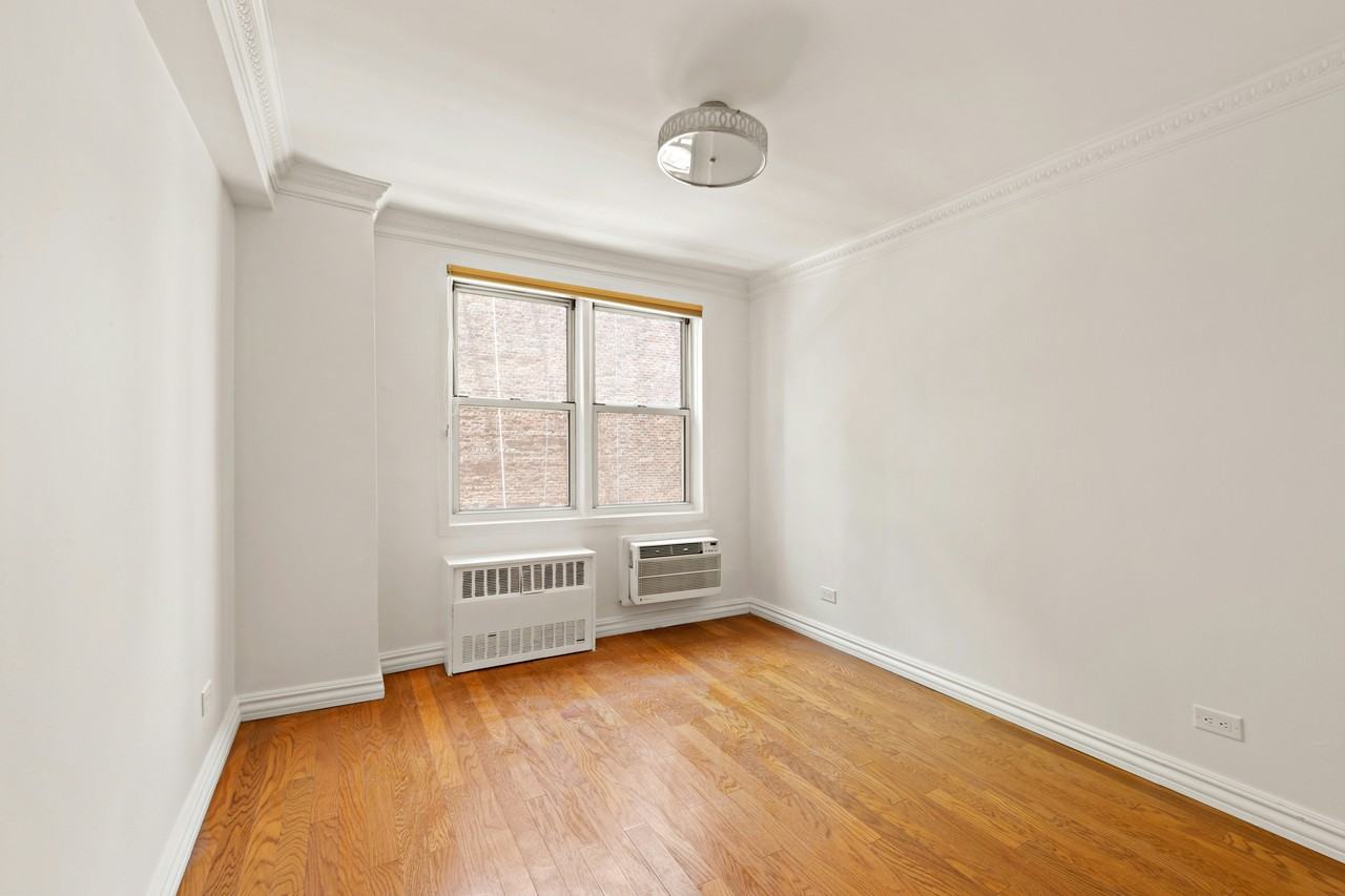 160 E 27th St #4F - Photo 7 of 8