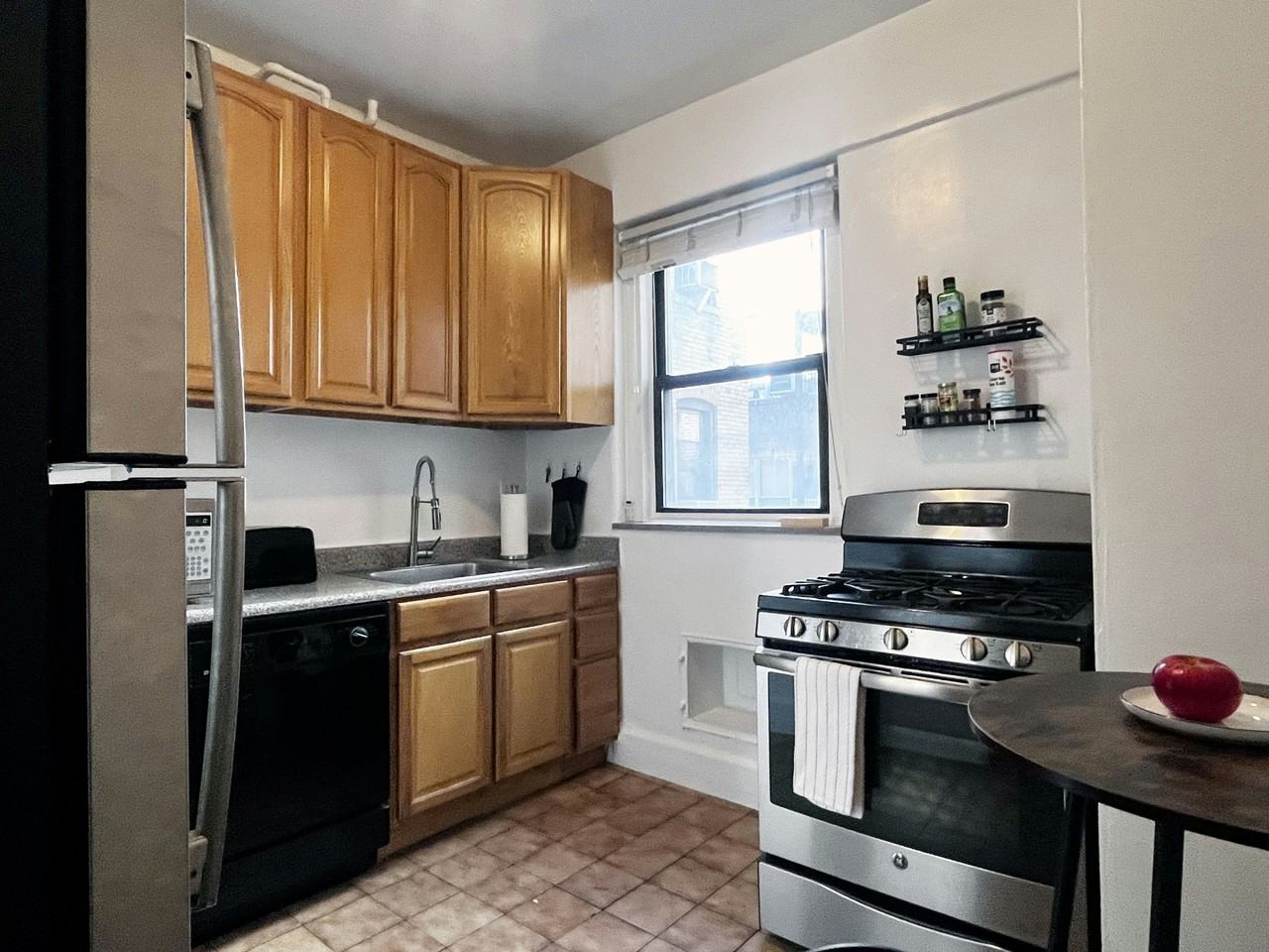 135 W 16th St #51 - Photo 2 of 4