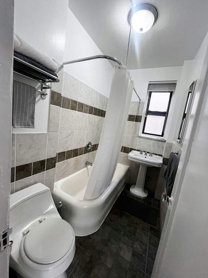 135 W 16th St #51 - Photo 4 of 4