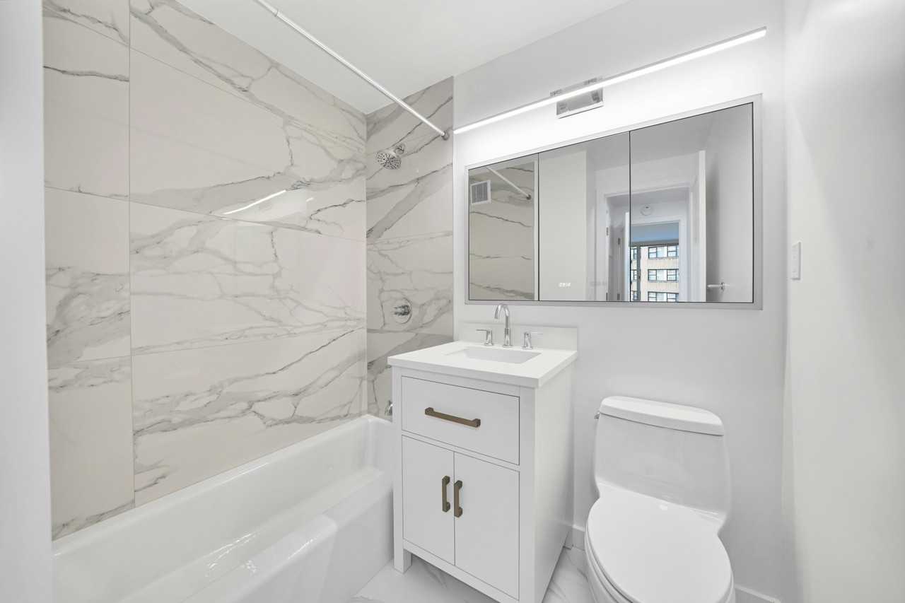 333 E 45th St #5E - Photo 7 of 11