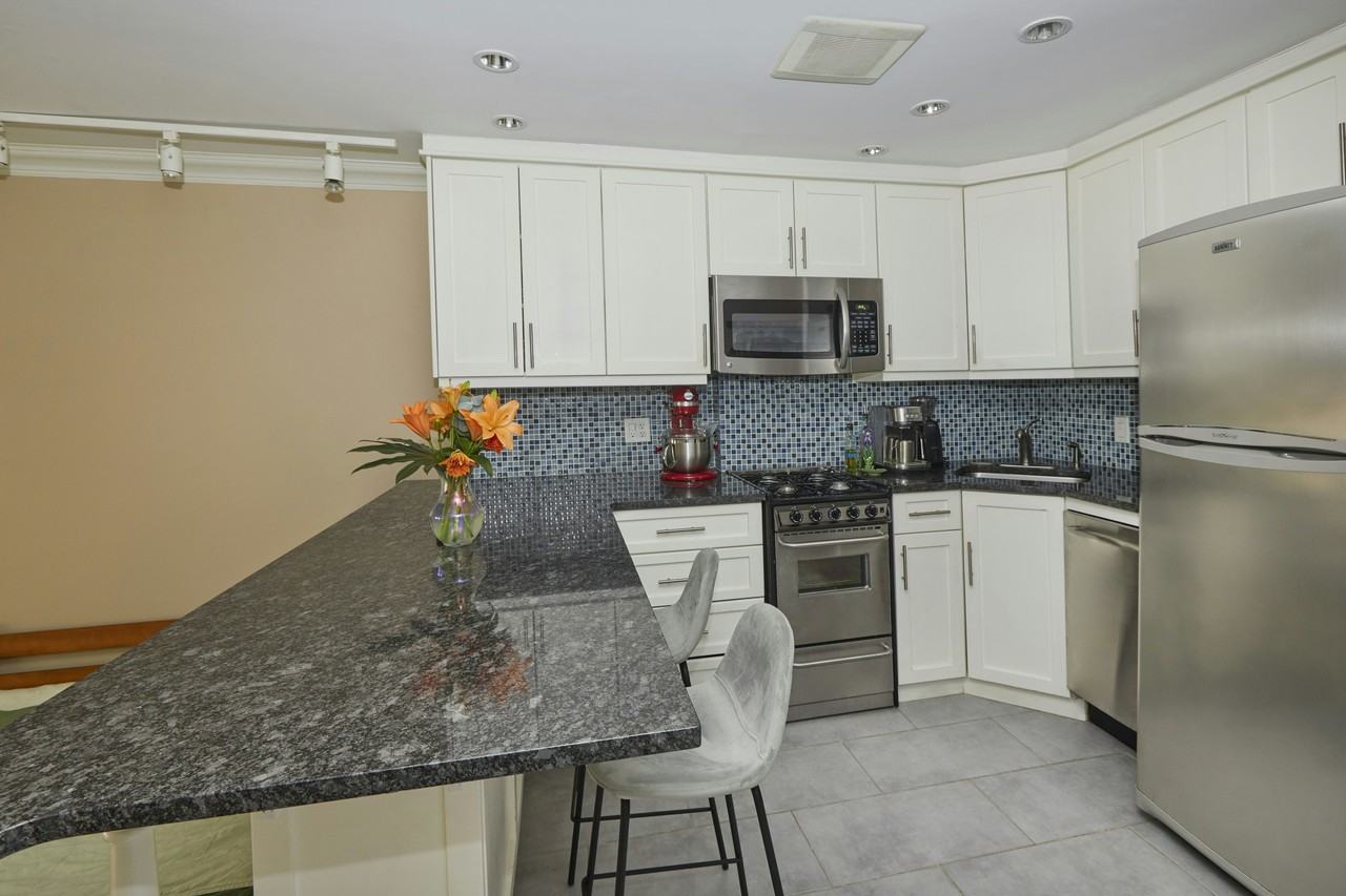 211 Thompson St #2D - Photo 4 of 14