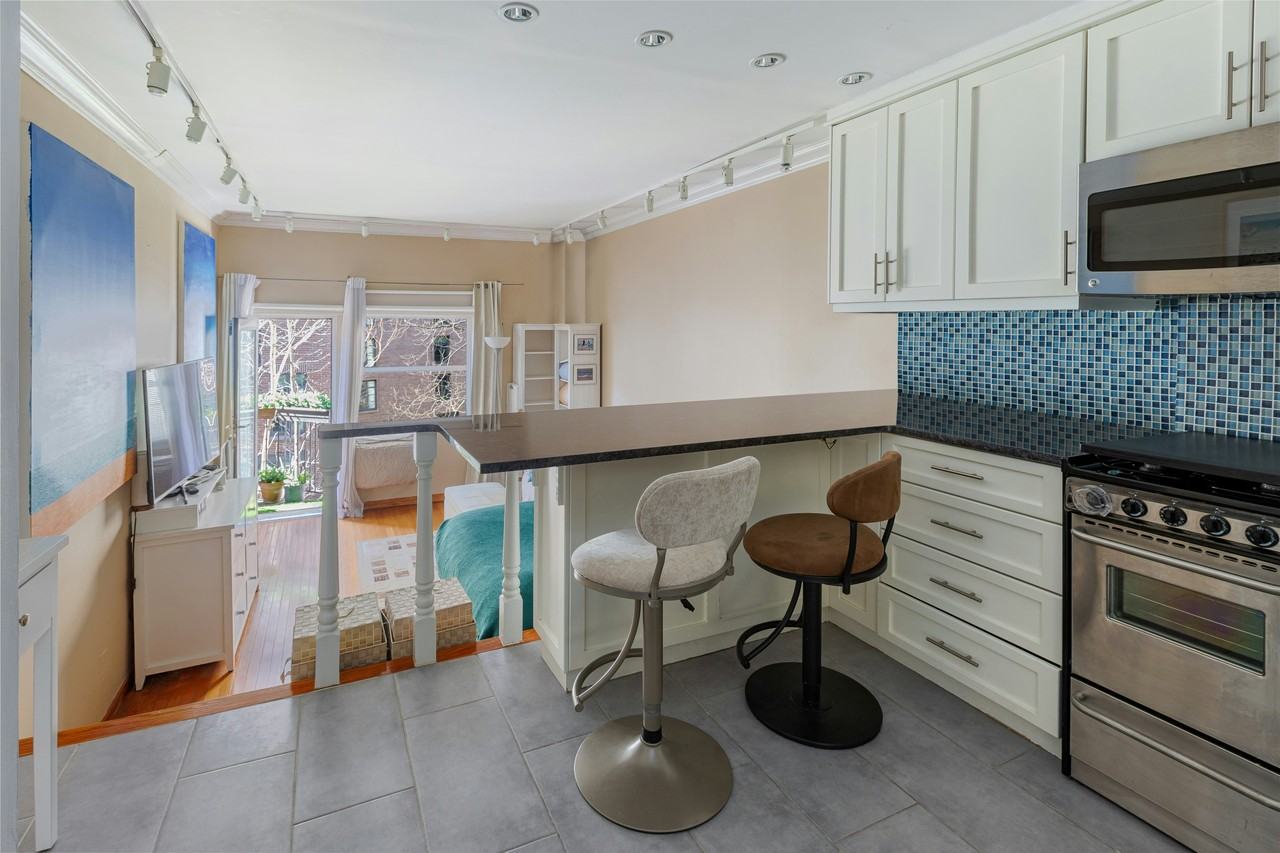 211 Thompson St #2D - Photo 5 of 14