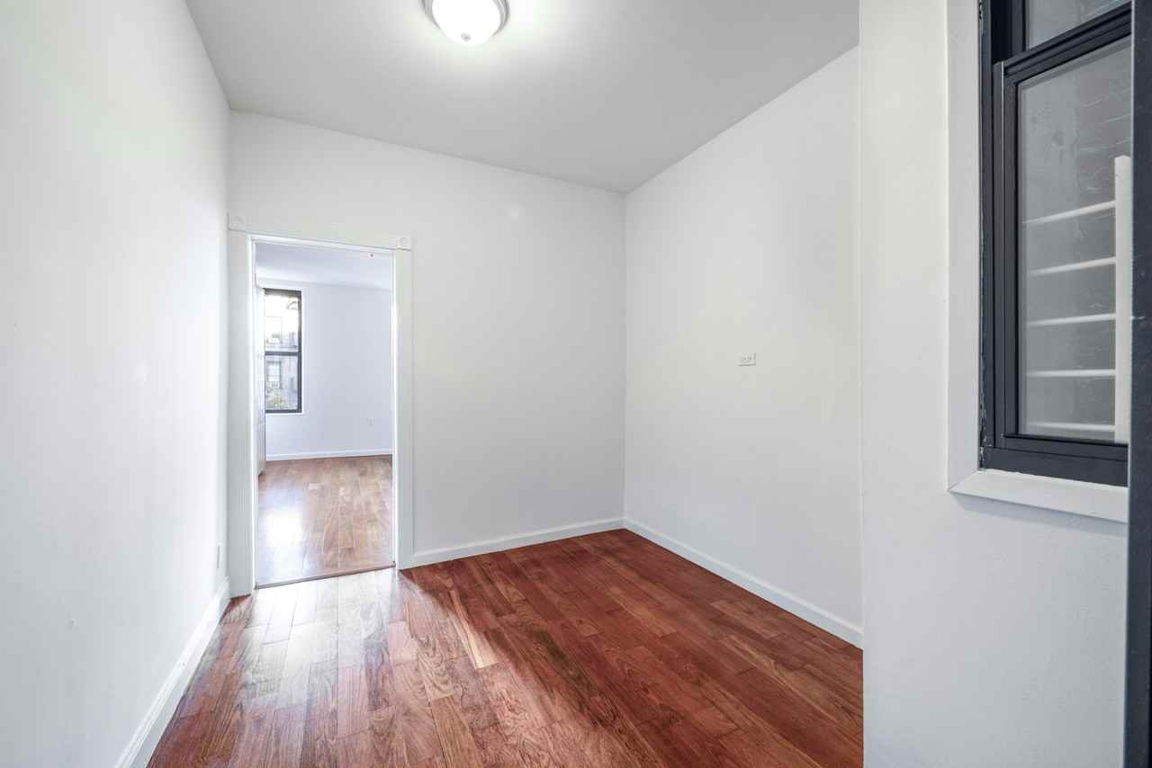 492 Amsterdam Ave #3S - Photo 2 of 7