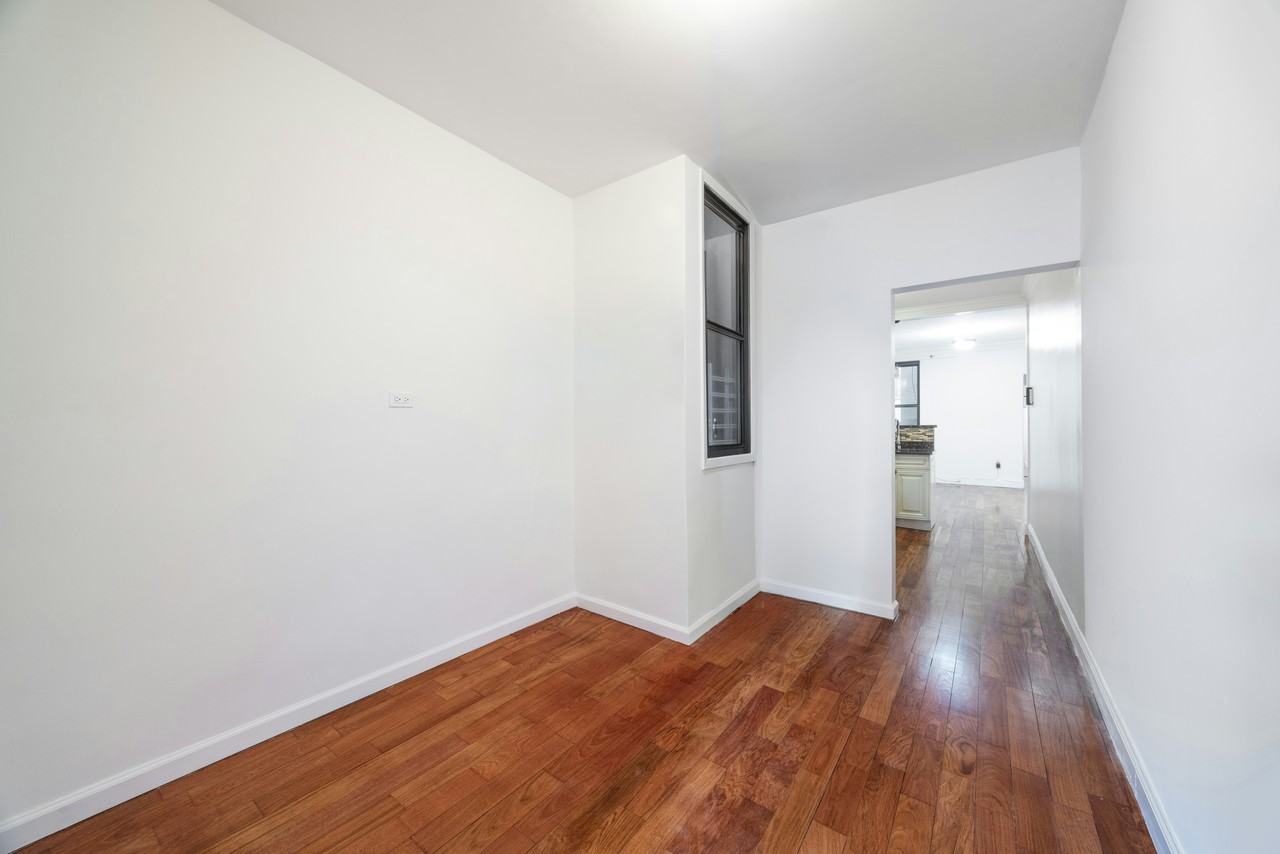 492 Amsterdam Ave #3S - Photo 3 of 7
