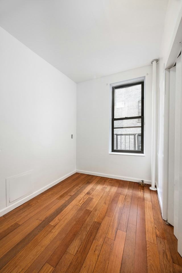 492 Amsterdam Ave #3S - Photo 4 of 7