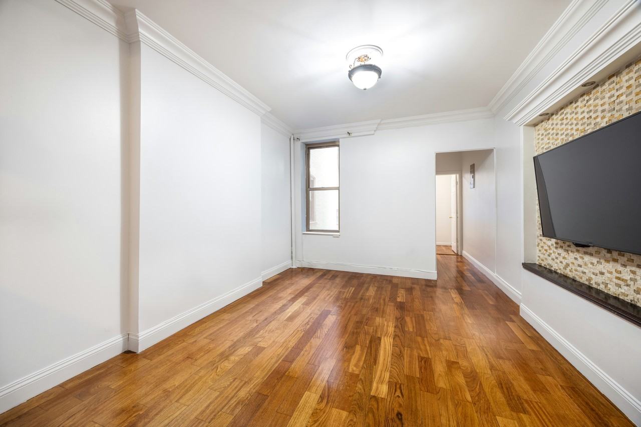 492 Amsterdam Ave #3S - Photo 5 of 7