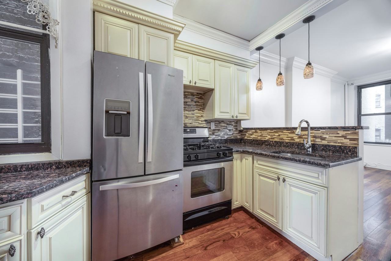492 Amsterdam Ave #3S - Photo 7 of 7