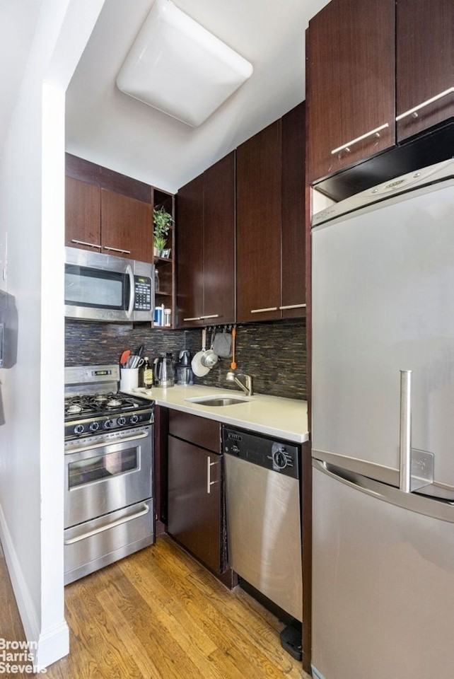 237 E 24th St #4E - Photo 3 of 5