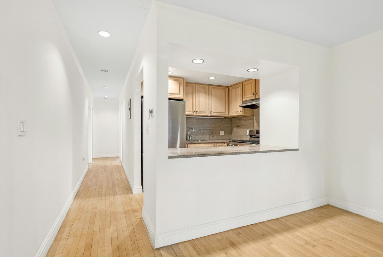 228 W 138th St - Photo 3 of 8
