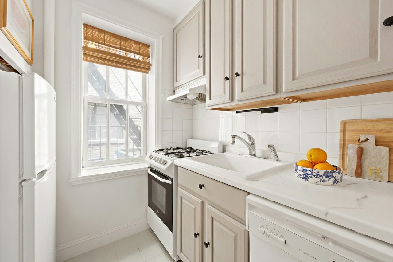 2 Grove St #2B - Photo 4 of 6