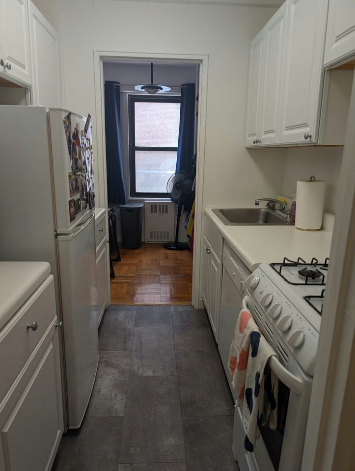 140 E 56th St #8A - Photo 6 of 9