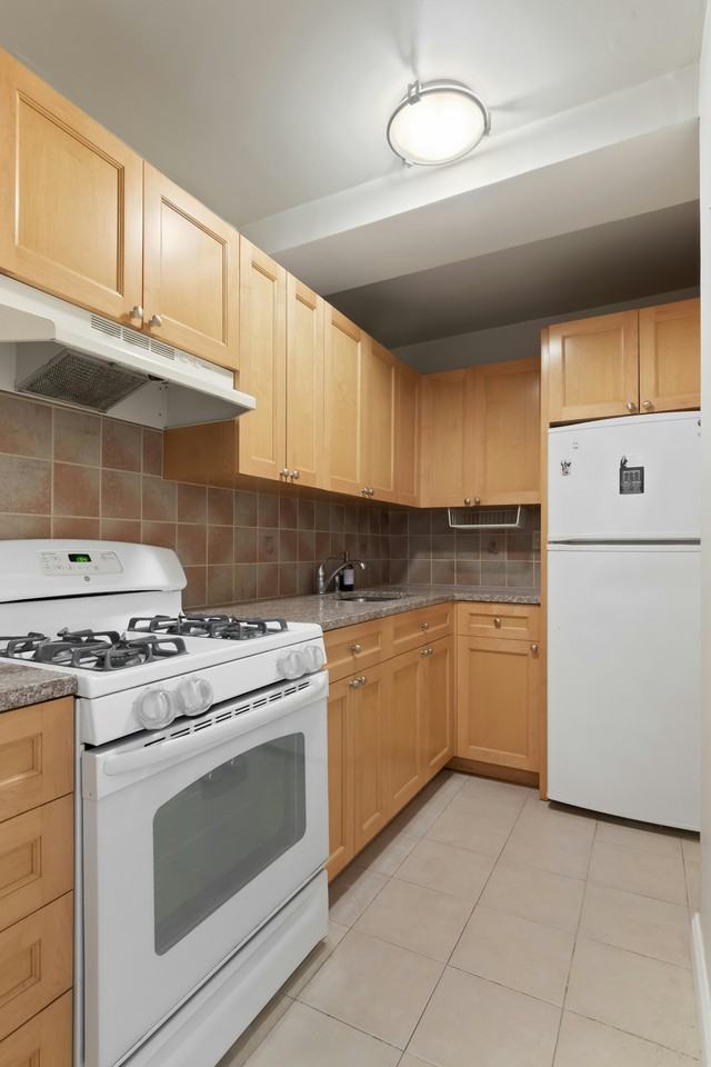 340 E 74th St #3A - Photo 3 of 4