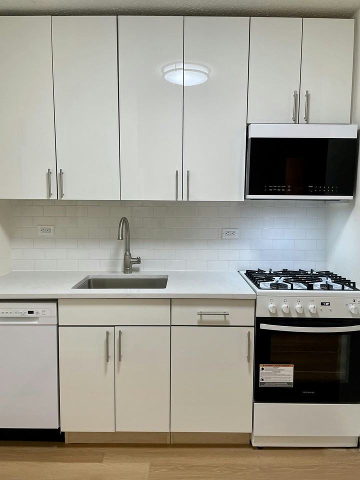 347 W 57th St #27BB - Photo 4 of 10