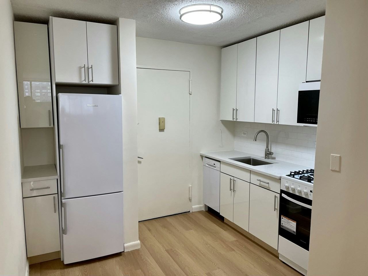 347 W 57th St #27BB - Photo 5 of 10