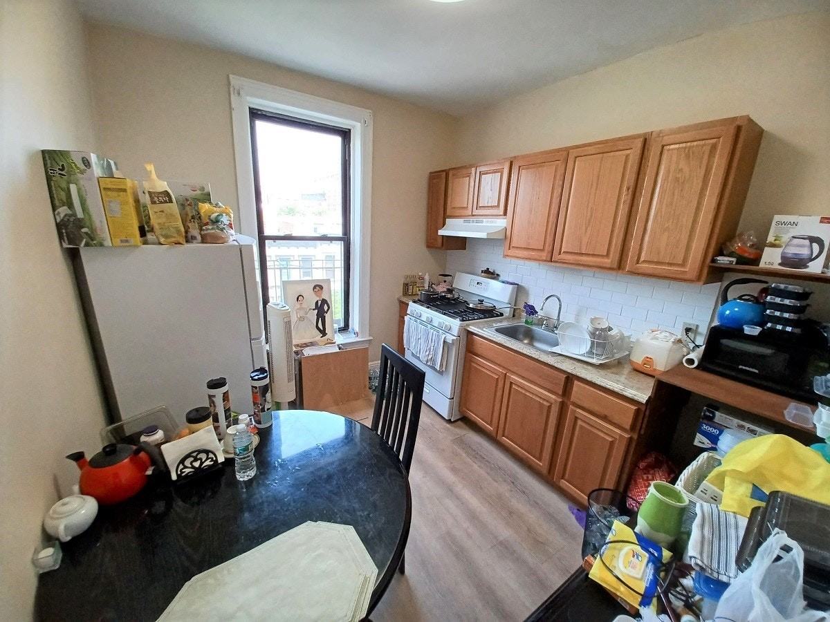 414 8th St #4R - Photo 2 of 3