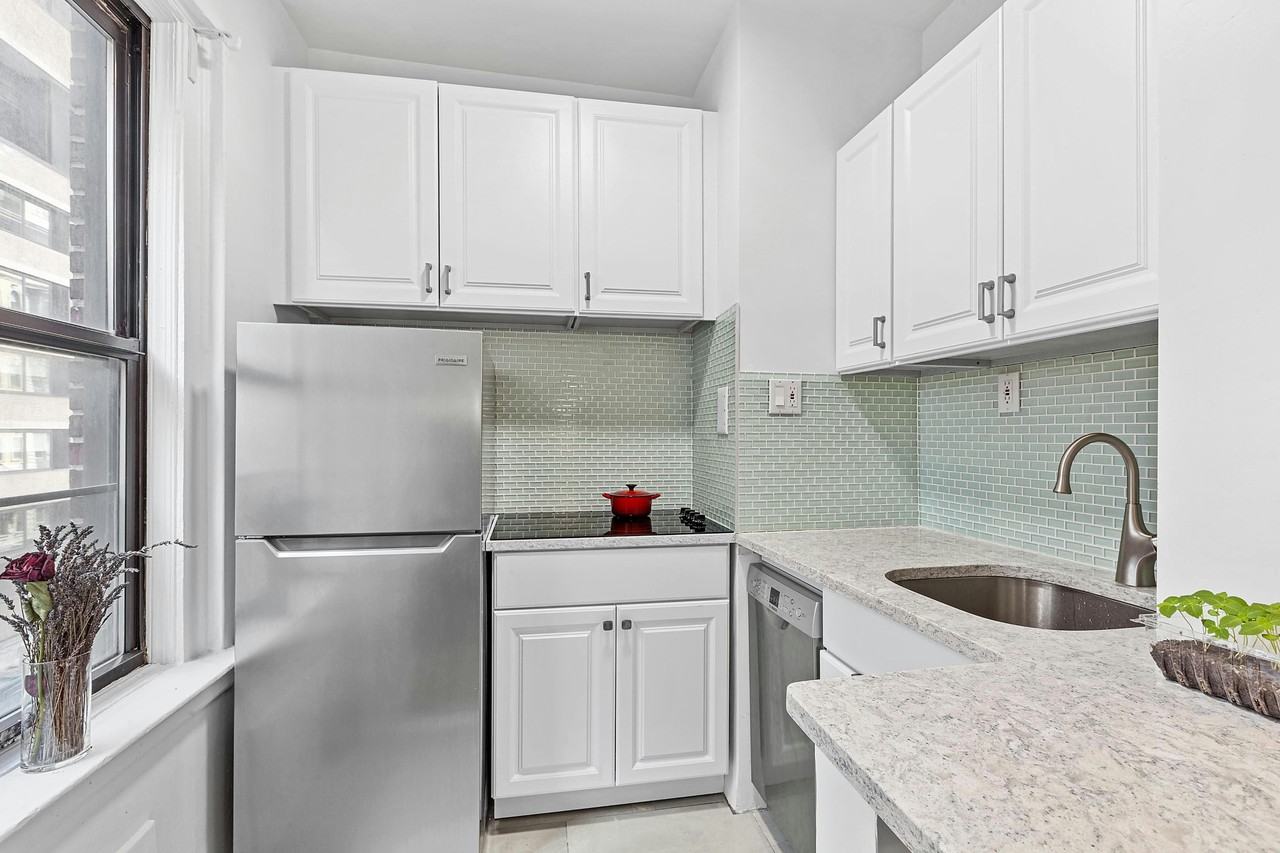 17 W 64th St #5A - Photo 3 of 4