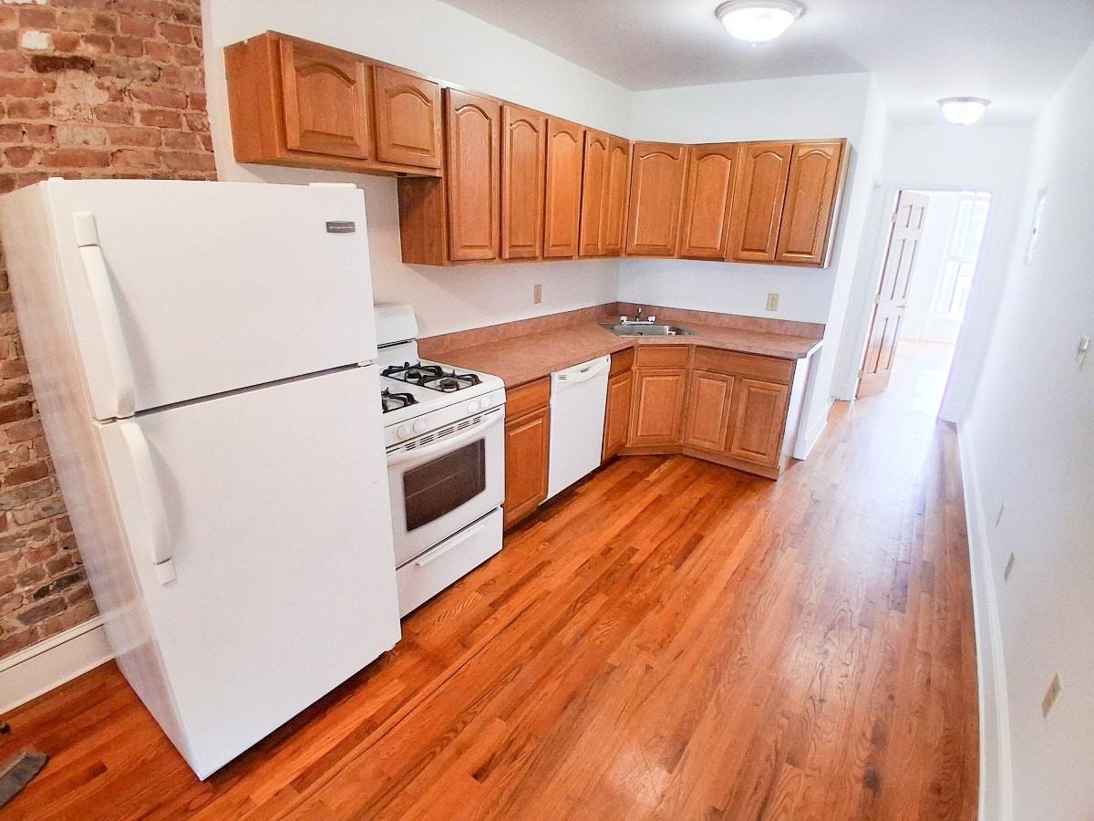 553 17th St #2R - Photo 4 of 7