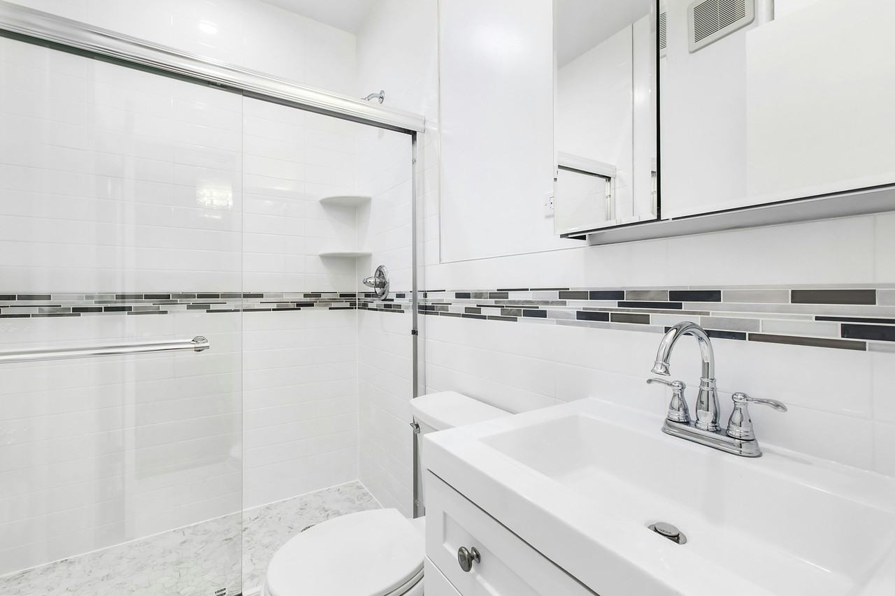 417 W 50th St #2A - Photo 4 of 6