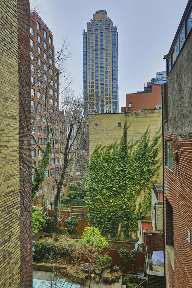 319 E 50th St #5F - Photo 4 of 6