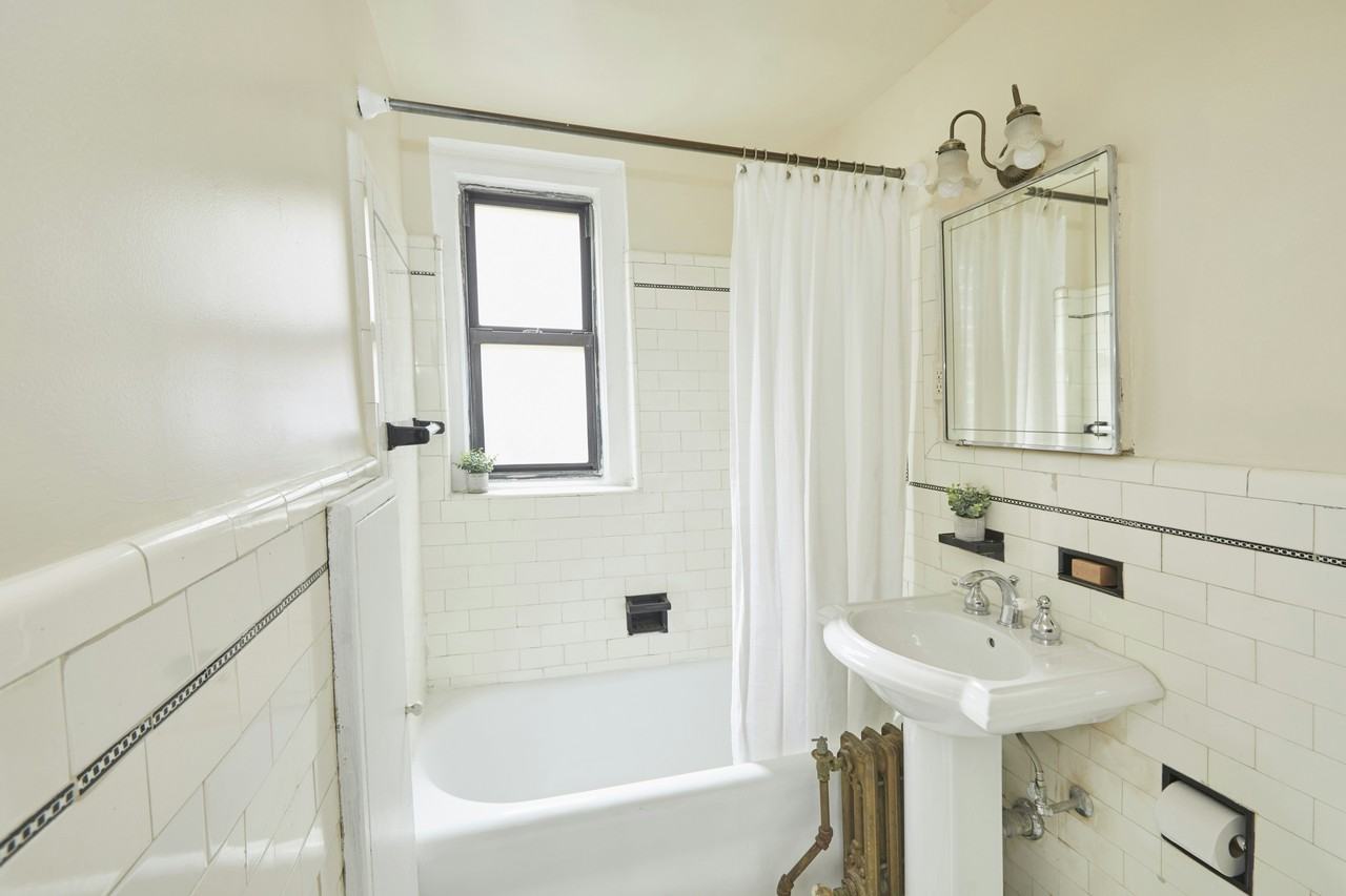 319 E 50th St #5F - Photo 6 of 6