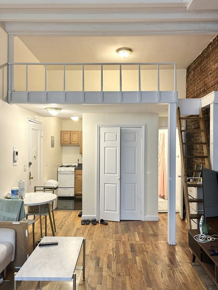 44 W 65th St #2F - Photo 2 of 6