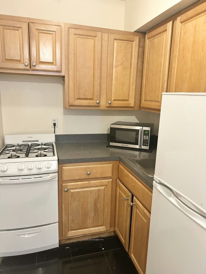 44 W 65th St #2F - Photo 3 of 6